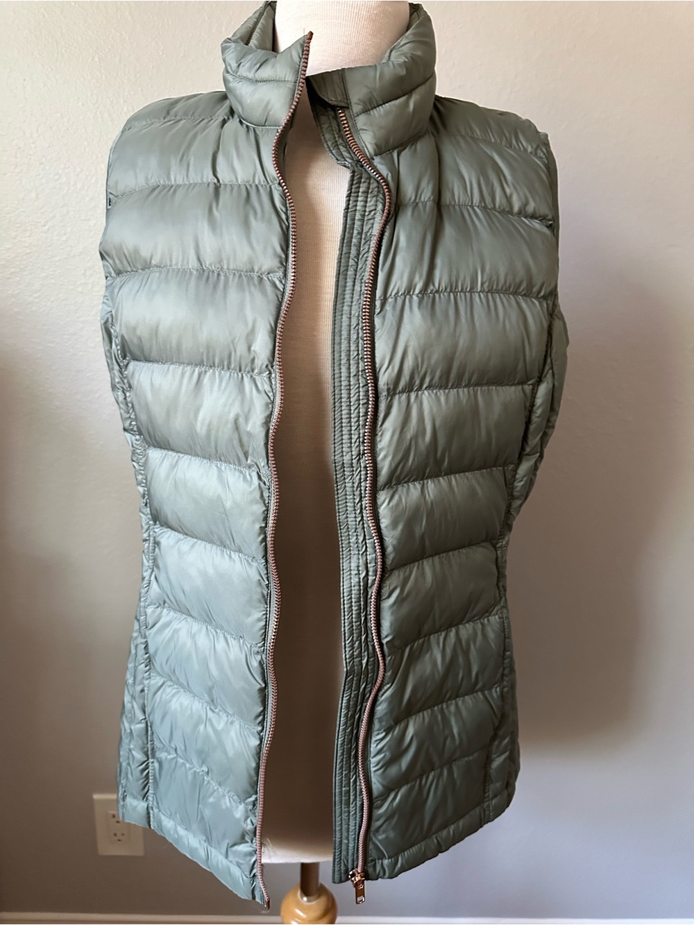 32 Degrees Light Sage Quilted Puffer Vest